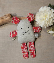 Charger l'image dans la galerie, Doudou souris Liberty Mitsi rouge