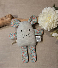 Charger l'image dans la galerie, Doudou souris Liberty Eloïse vert