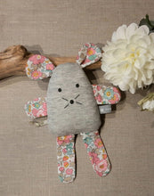 Charger l'image dans la galerie, Doudou souris Liberty Betsy cupcake
