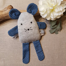 Charger l'image dans la galerie, Doudou souris jean bleu étoiles blanches